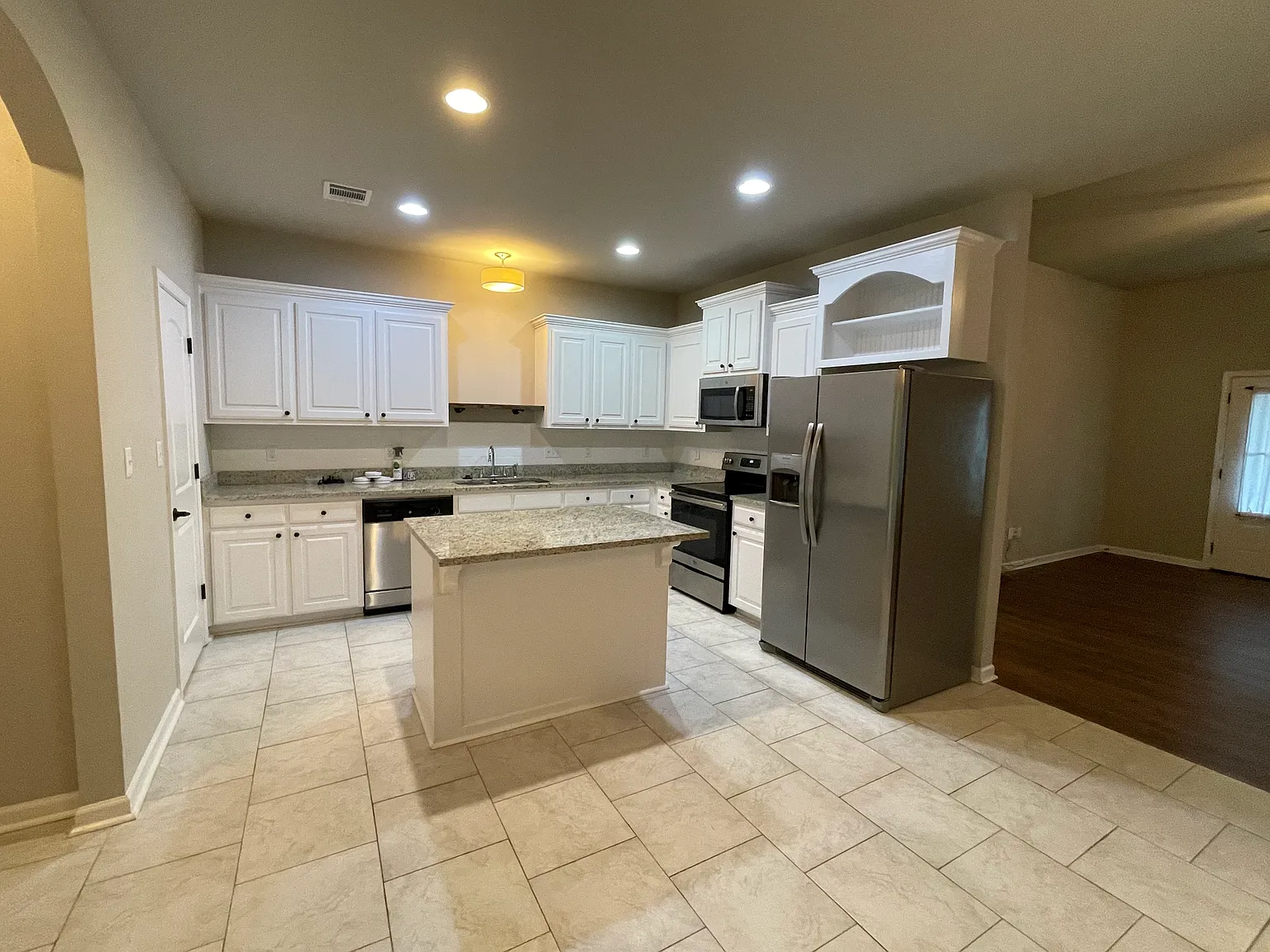 3 bed, 1550 sqft, $1,750 — Photo 2
