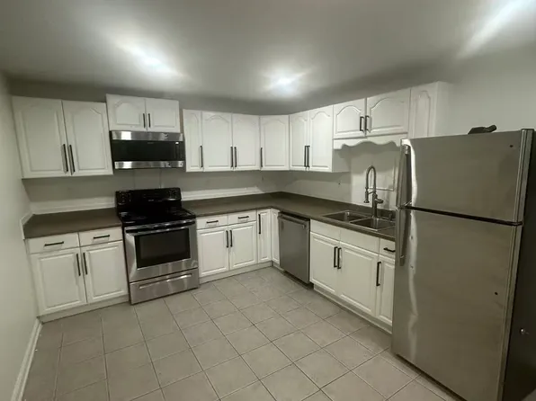 30 Stoneycrest Dr APT C, Meriden, CT 06450