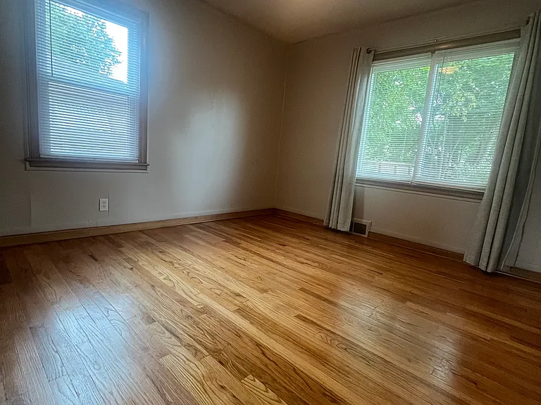 4533 Starr St — Photo 9