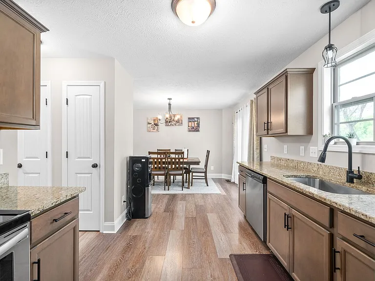 177 Bonnell Dr — Photo 6
