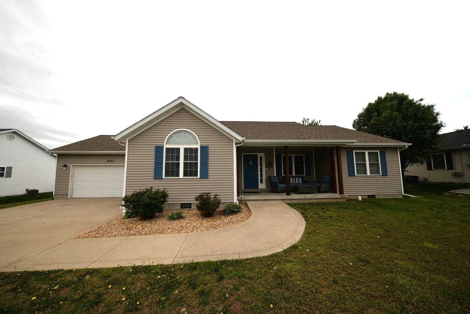 401 E Beacon Ct photo 1