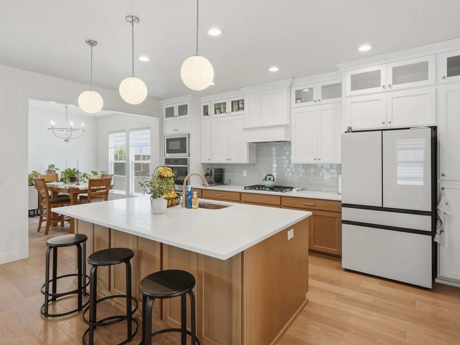 5 bed, 3.5 bath, 3720 sqft, $4,400 — Photo 4