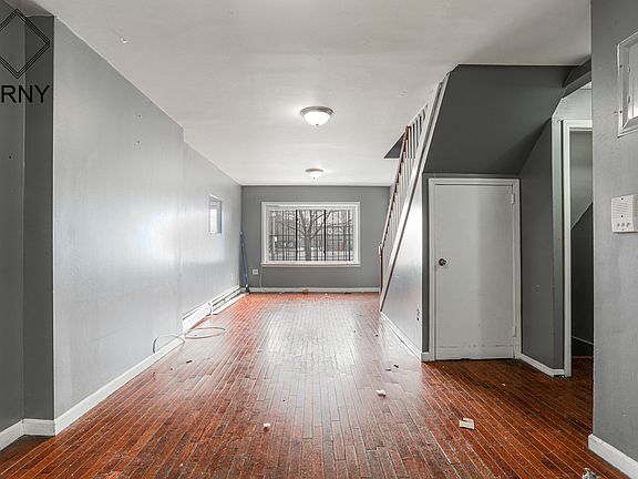 4th image of 26 Saint Andrews Pl #1
