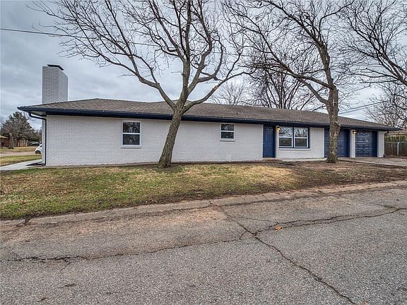 4th image of 1722 Oxford Way
