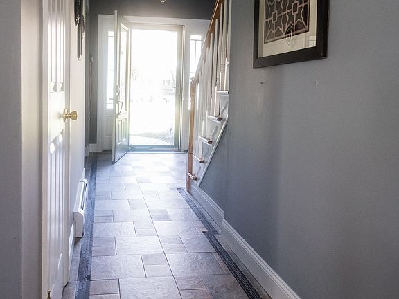 Warm foyer to welcomes you