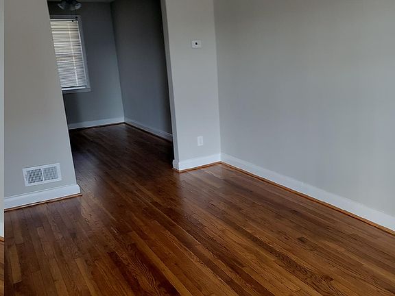4th image of 610X Cardiff Ave