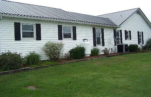 4th image of 105 Couch Ln