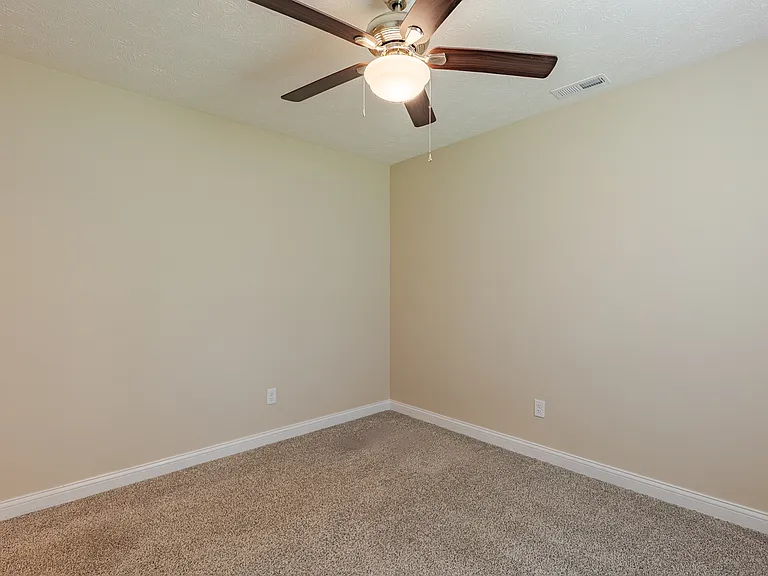 305 Breckinridge Cir — Photo 44