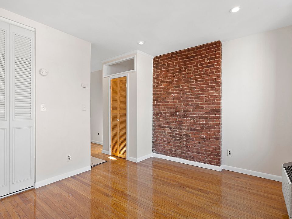 2nd image of 309 E 76th St #2WR