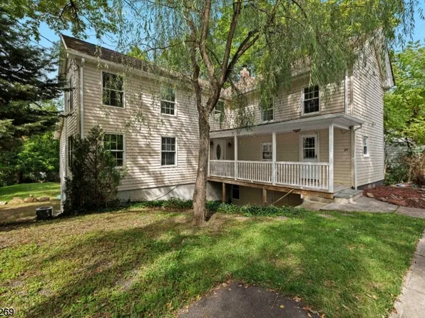 25 Bowlby St, Hampton Boro, NJ 08827