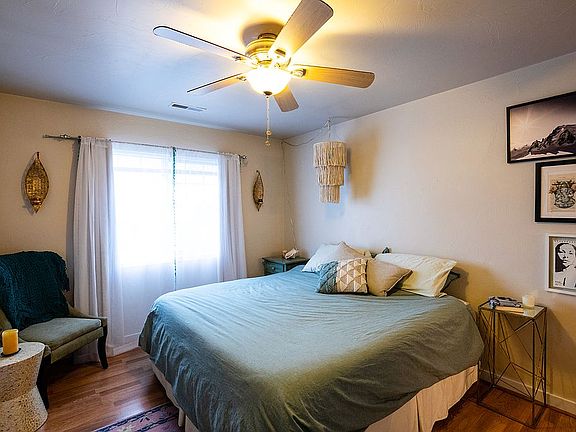 5th image of 935 Forestglen Dr APT B