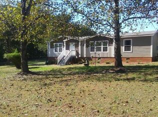399 Hatters Creek Dr, Green Bay, VA 23942