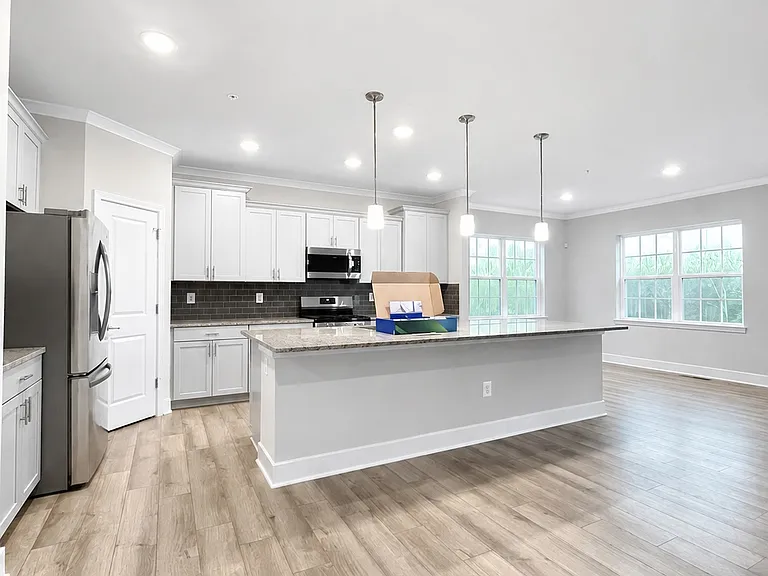 4174 Charles Dickens Dr — Photo 2