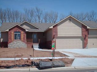 1118 N High Park Dr, Derby, KS 67037