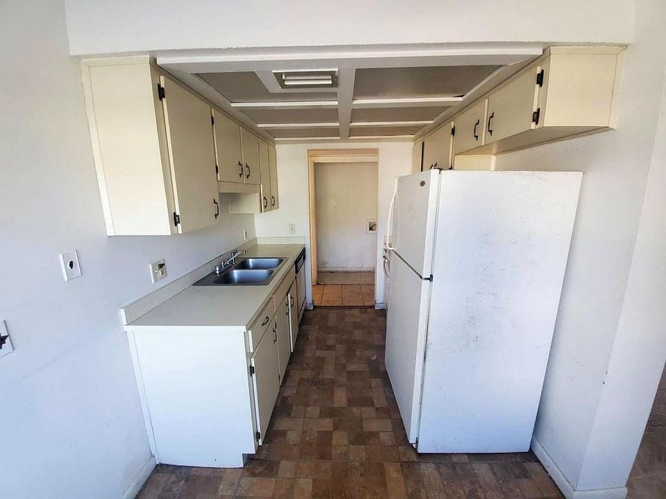 2nd image of 650 Avenue J NW APT 102