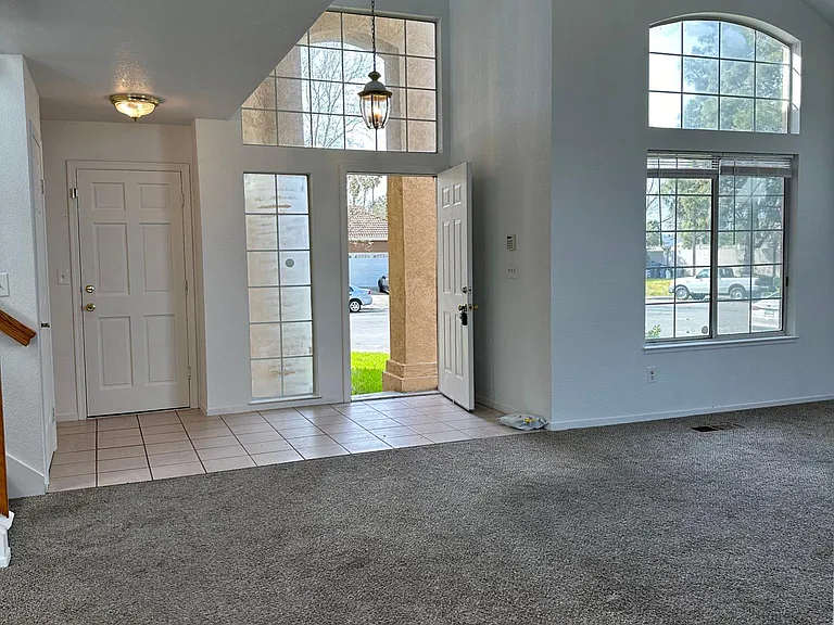 418 Kinsmill Ct — Photo 2