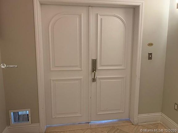 2nd image of 600 Grapetree Dr APT 11AN