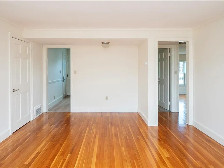 11 Village Ln #B — Photo 6