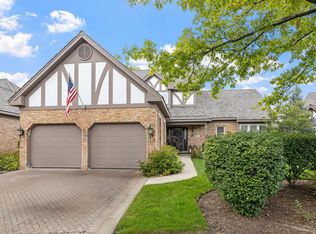 55 Chesterfield Ct, Burr Ridge, IL 60527
