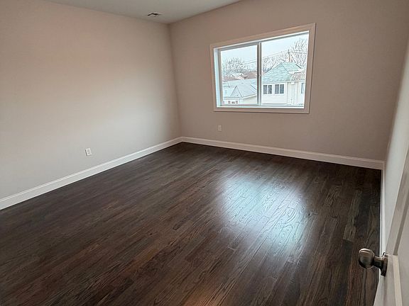4th image of 19 Vulcan St #2