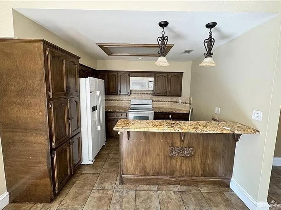 2nd image of 3817 Nightingale Ave