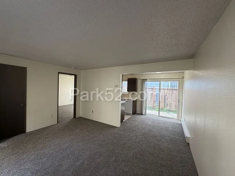 631 N Fife St #3 — Photo 4