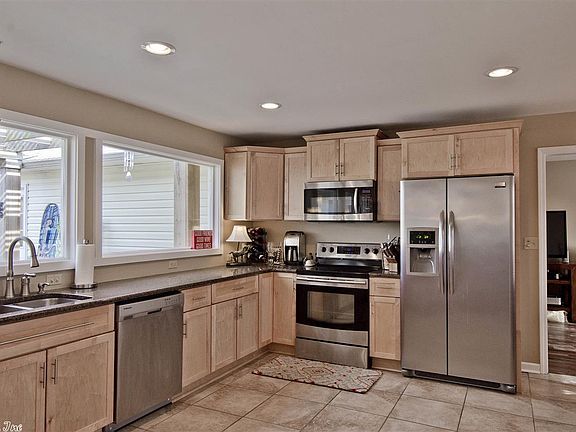 5th image of 327 Lakeland Dr