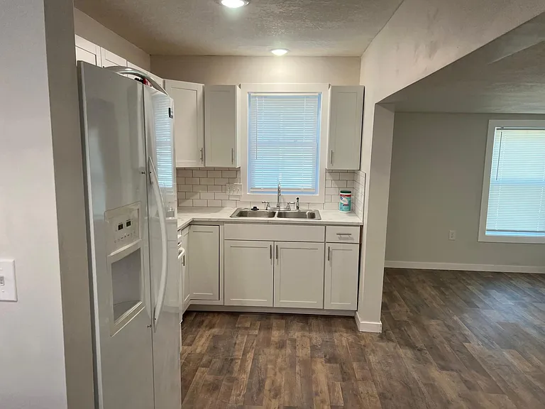 1818 S Greenwood Ave — Photo 5