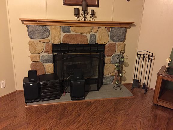 4th image of 28 Sapphire Cir