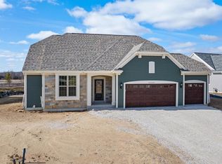 W251N2399 Valleyview CIRCLE, Pewaukee, WI 53072