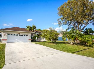395 SW De Gouvea Ter, Port Saint Lucie, FL 34984