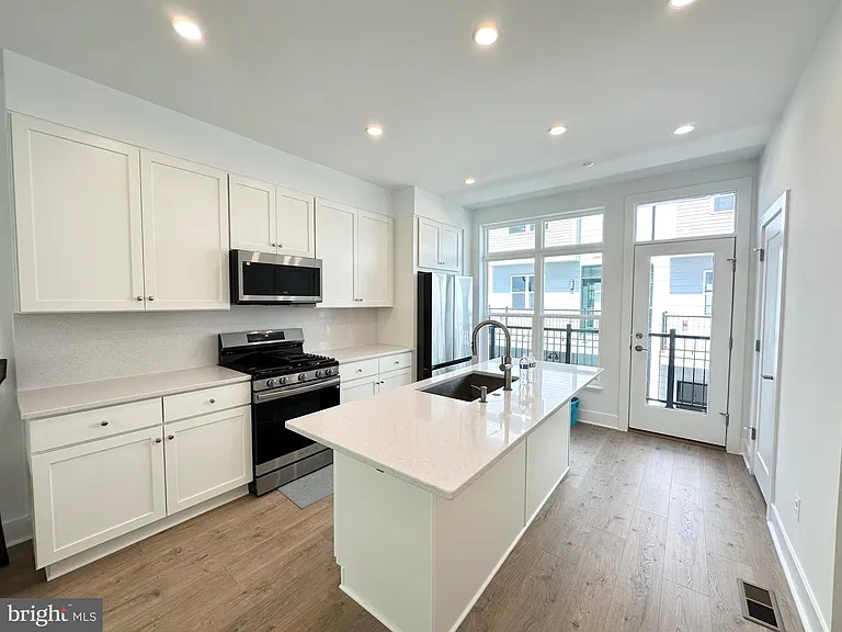 2081 Tysons Ridgeline Rd — Photo 3