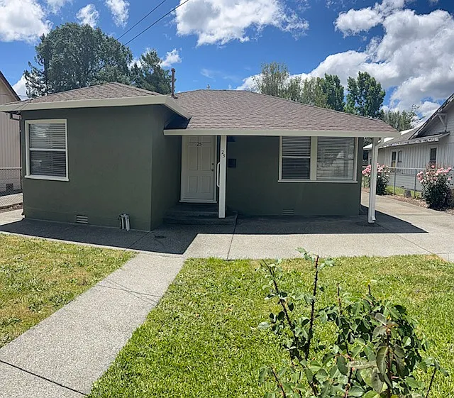 25 Alameda Ave