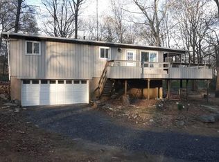 370 Whippoorwill Dr, Bushkill, PA 18324