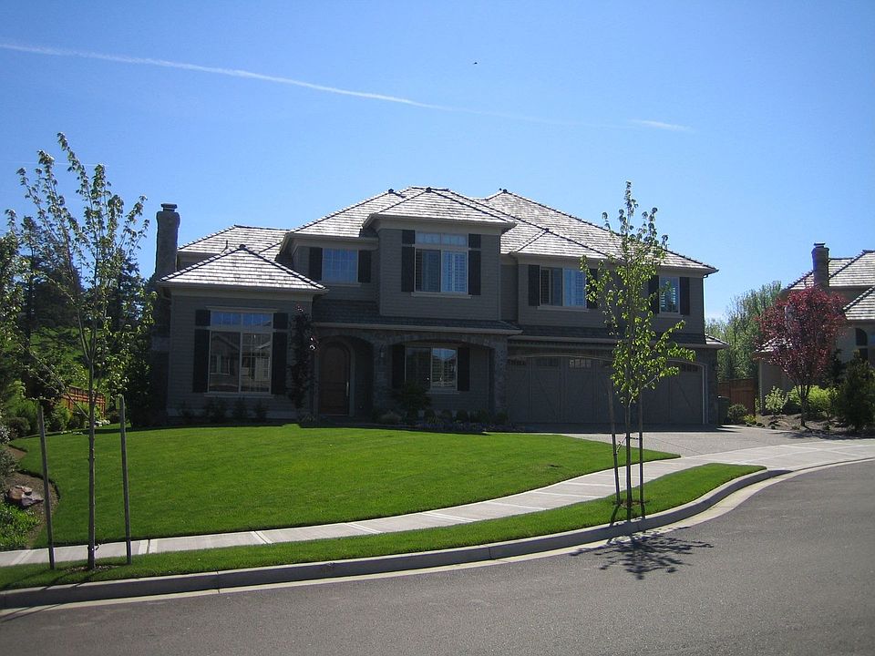 Front of house in cul de sac