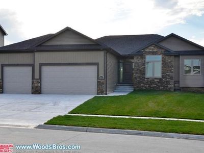 1310 Blue Spruce Dr, Lincoln, NE, 68505