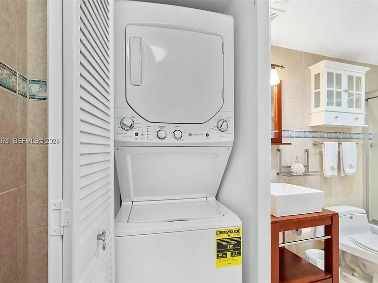 5401 Collins Ave #807 — Photo 27