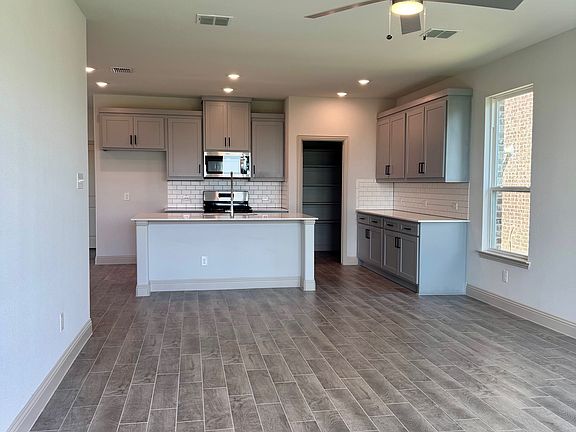 3rd image of 3007 Camellia St
