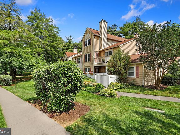 3rd image of 19935 Appledowre Cir #116
