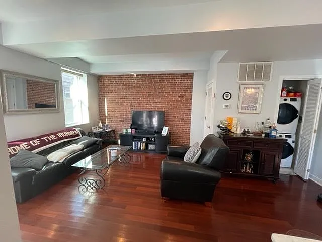 Building Photo - 901 Willow Ave #1
