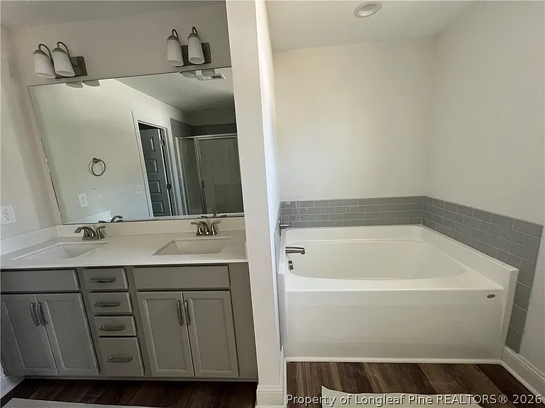229 Brickendon Ln #324 — Photo 14