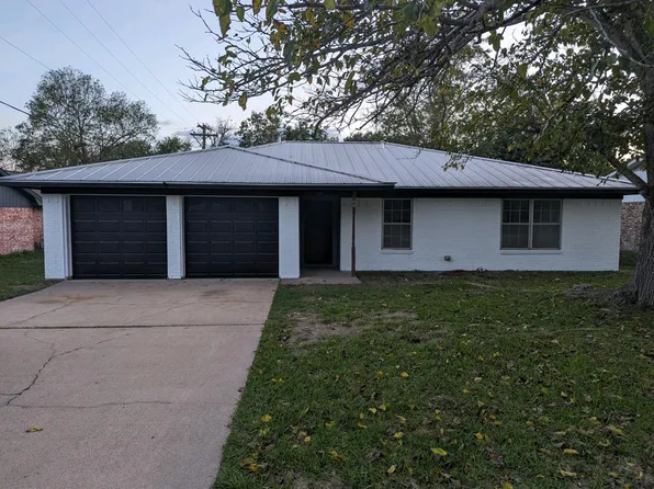 2304 Barak Ln, Bryan, TX 77802