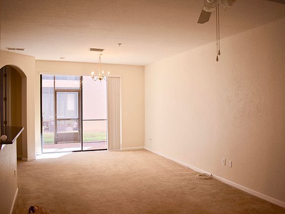 4th image of 140 Calle El Jardin 102