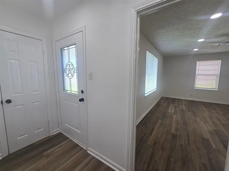 5102 Avenue L — Photo 31