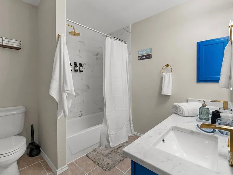 2nd floor full bath tub and shower