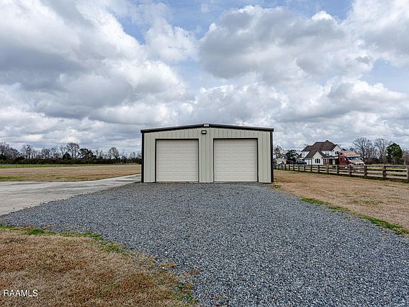 5th image of 326 Durousseau Rd