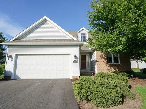 280 Lake Pointe Cir, Canfield, OH 44406
