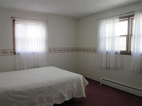4th image of 8 Crary Dr
