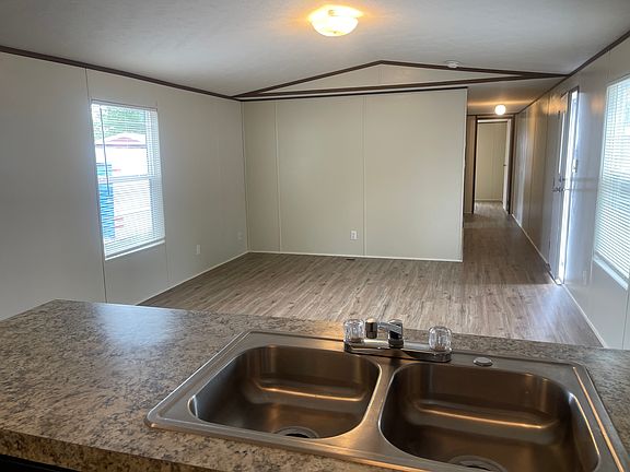 2nd image of 5607 Gwenda Lea St