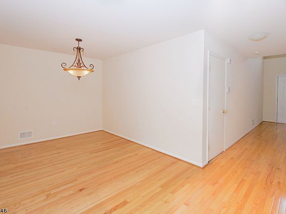 4th image of 8 Edith Dr #2508
